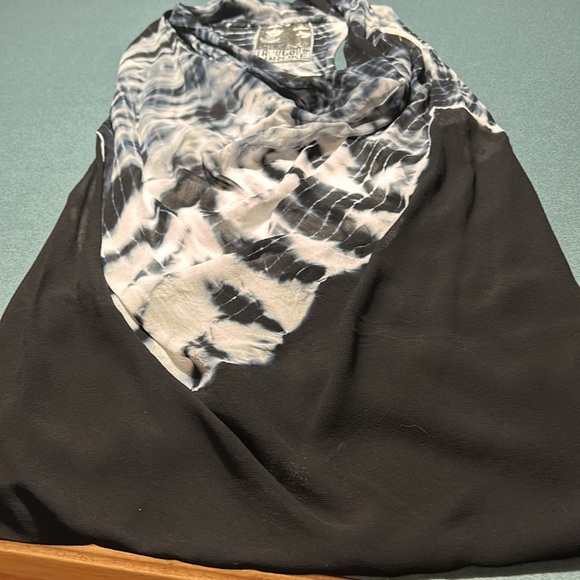 YOUNG FABULOUS AND BROKE TANK EUC - Picture 3 of 8